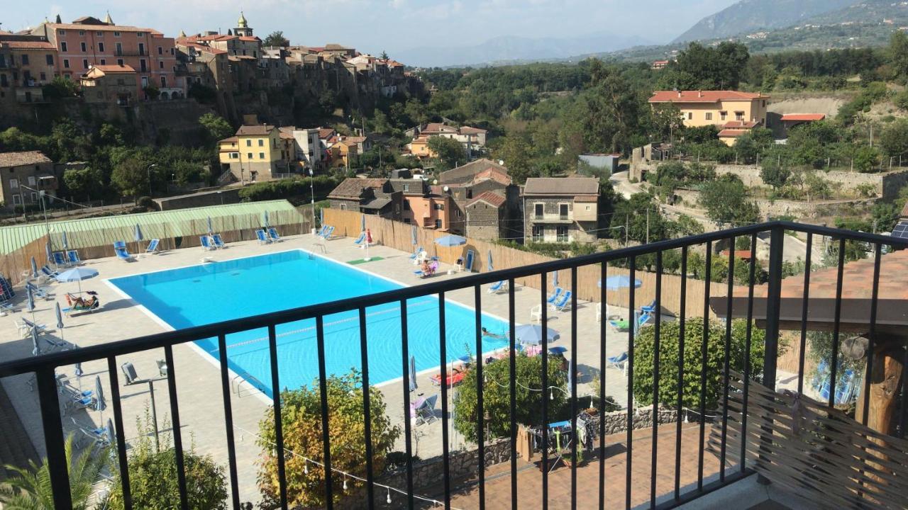 Le Rocce Bed & Breakfast SantʼAgata deʼ Goti Екстериор снимка