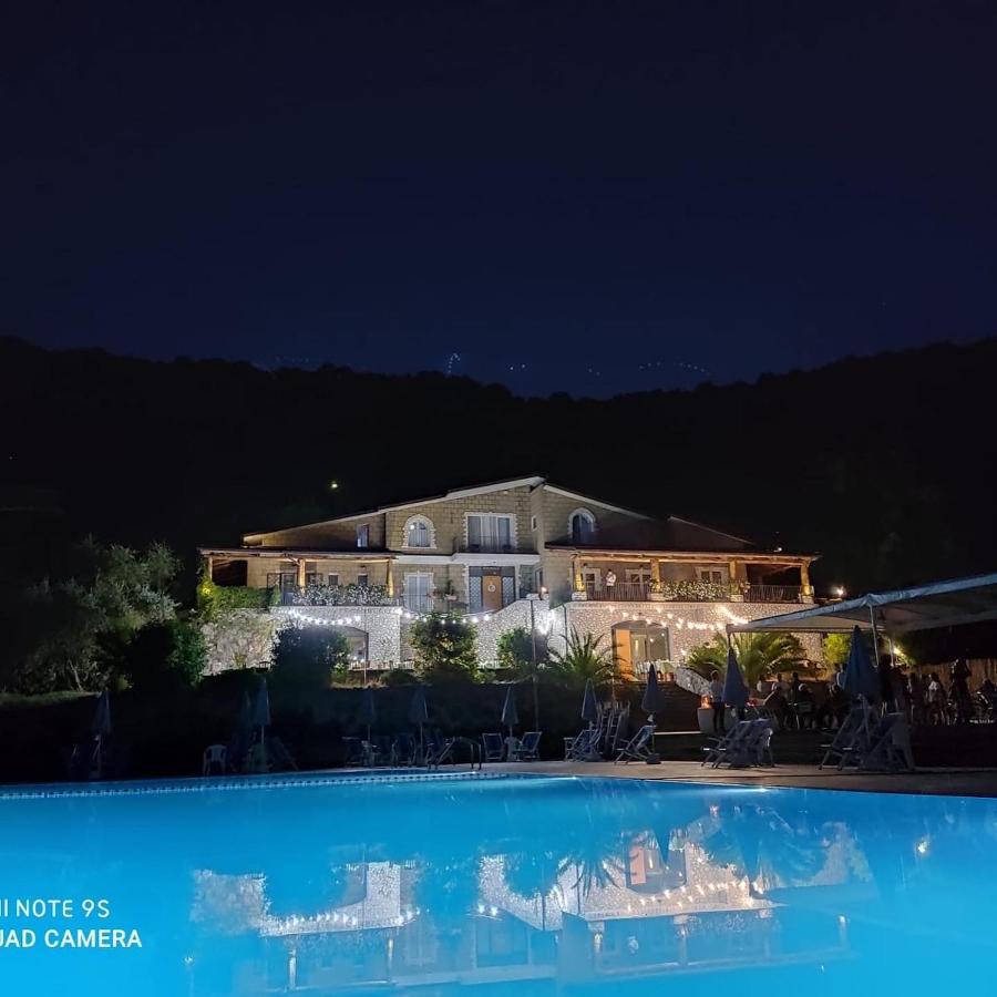 Le Rocce Bed & Breakfast SantʼAgata deʼ Goti Екстериор снимка