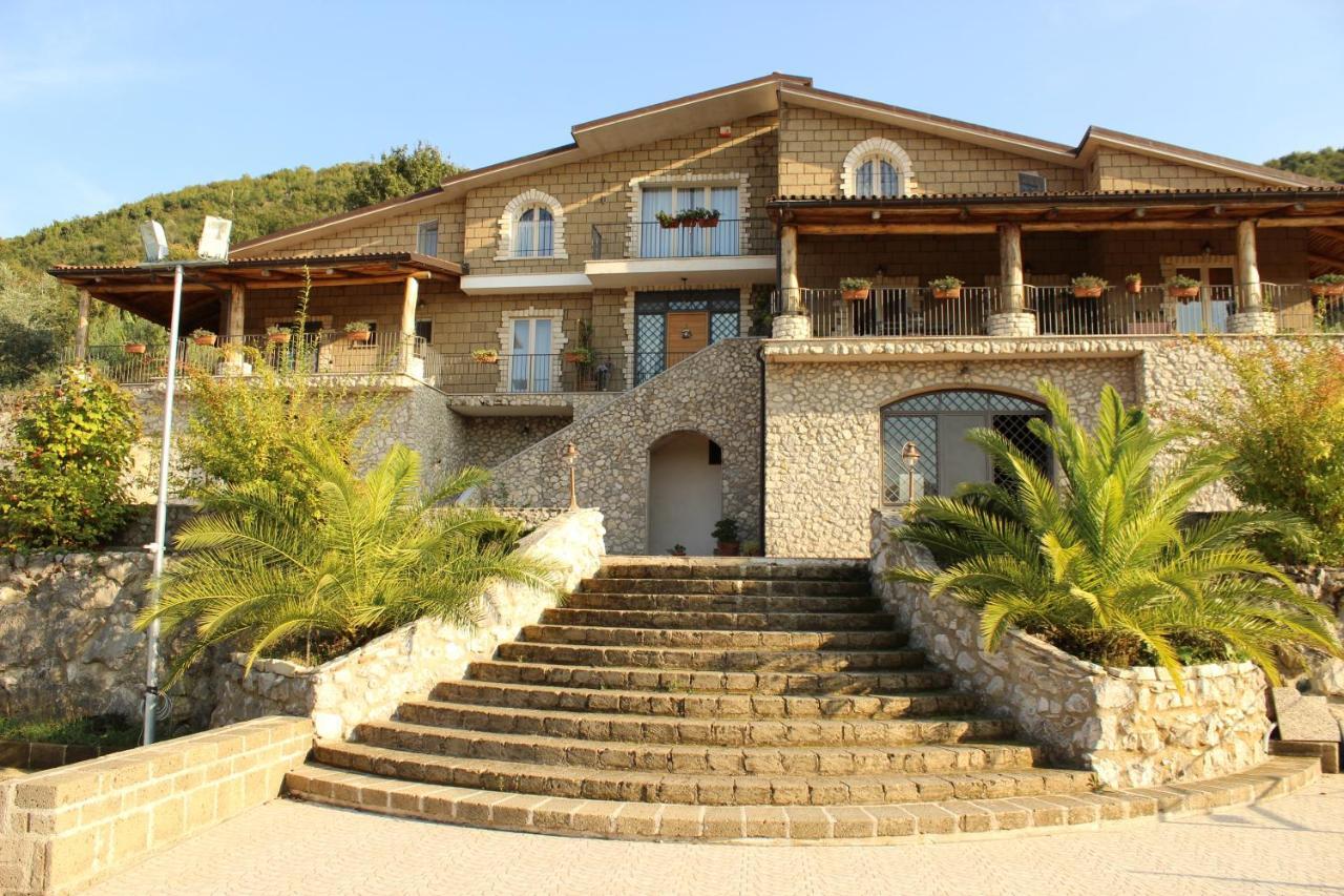 Le Rocce Bed & Breakfast SantʼAgata deʼ Goti Екстериор снимка