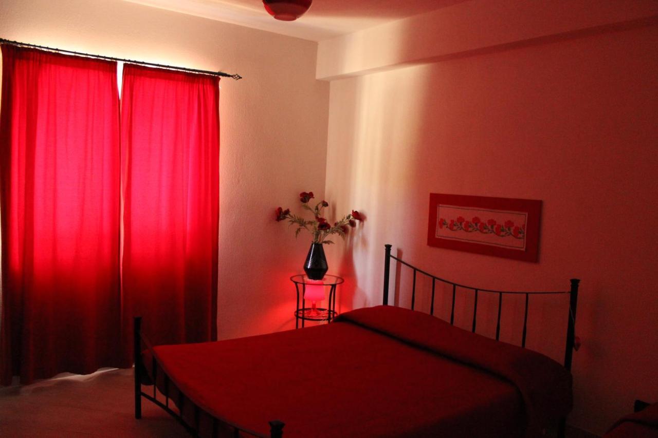 Le Rocce Bed & Breakfast SantʼAgata deʼ Goti Стая снимка