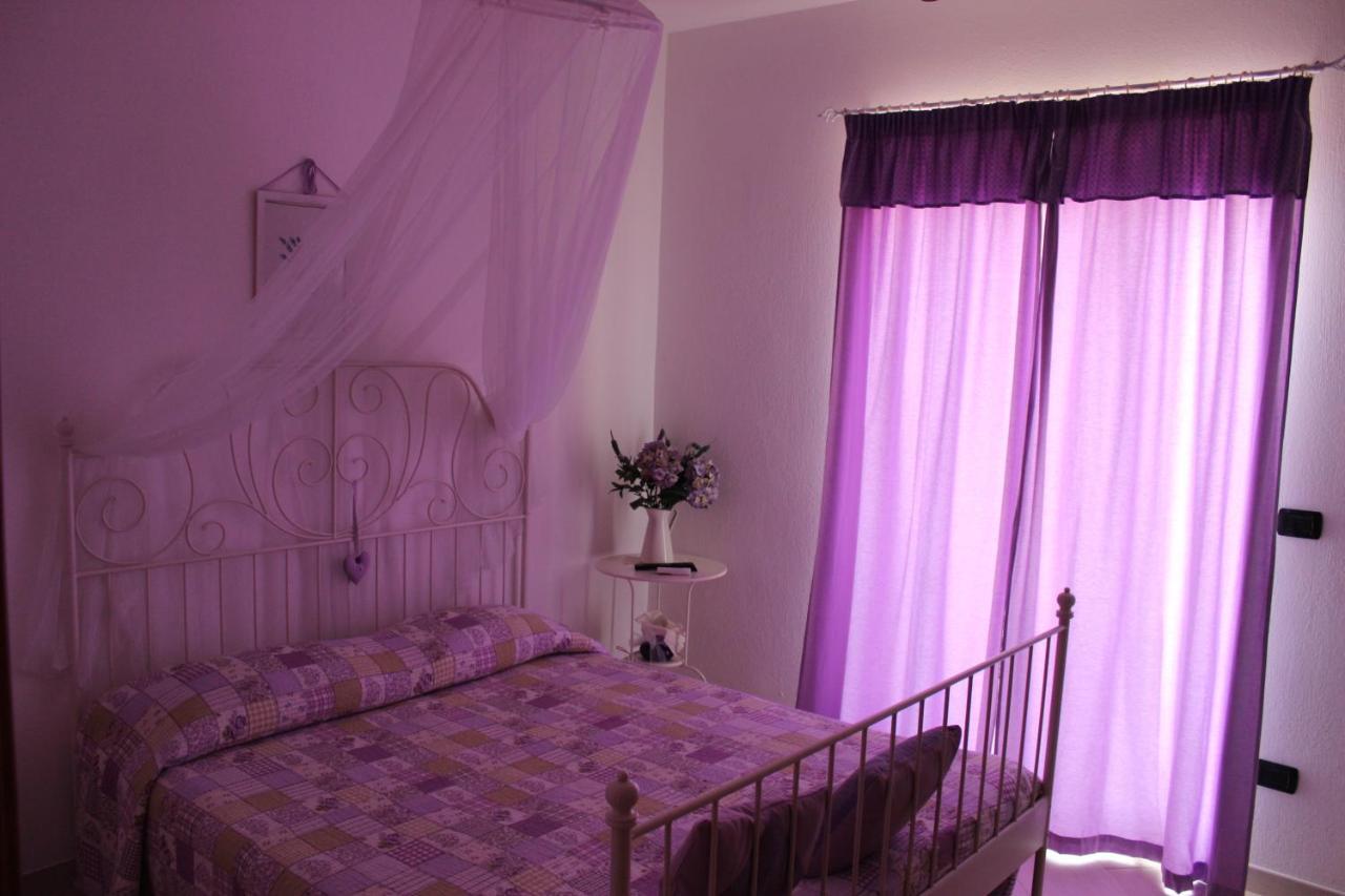 Le Rocce Bed & Breakfast SantʼAgata deʼ Goti Стая снимка